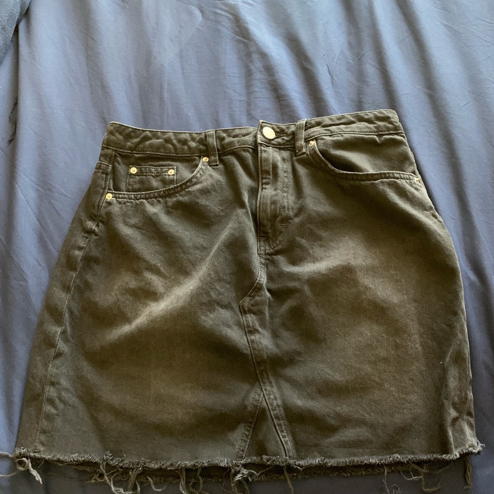 Women’s black denim ripped skirt